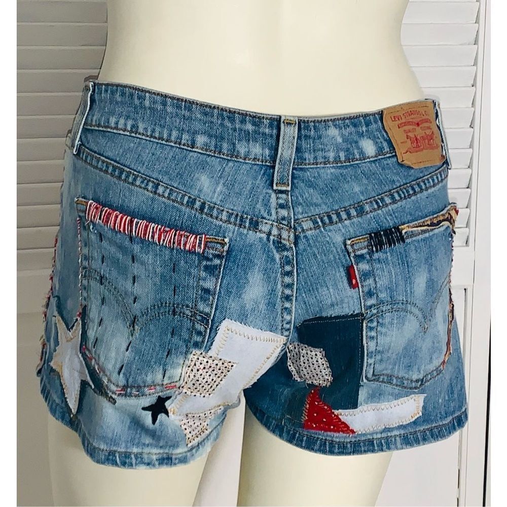Vintage‎ Y2K Custom Levi’s Patriotic Patchwork Shorts Size 9 - Picture 3 of 17